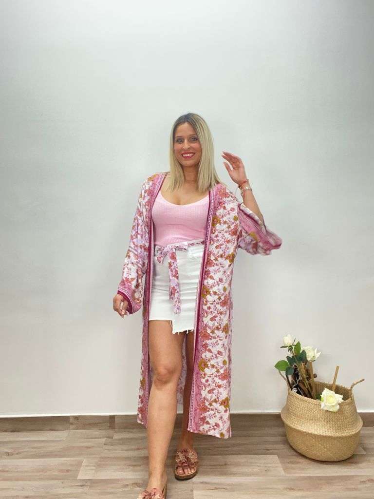 posat divina Kimono Mila Rosa