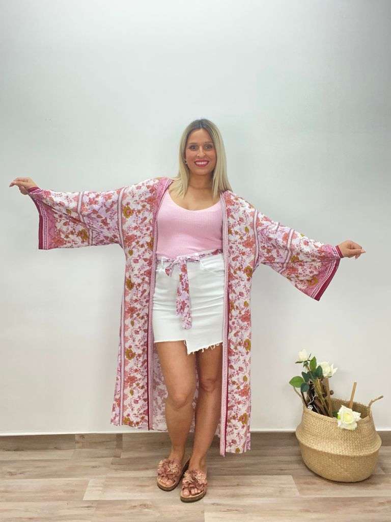posat divina Kimono Mila Rosa